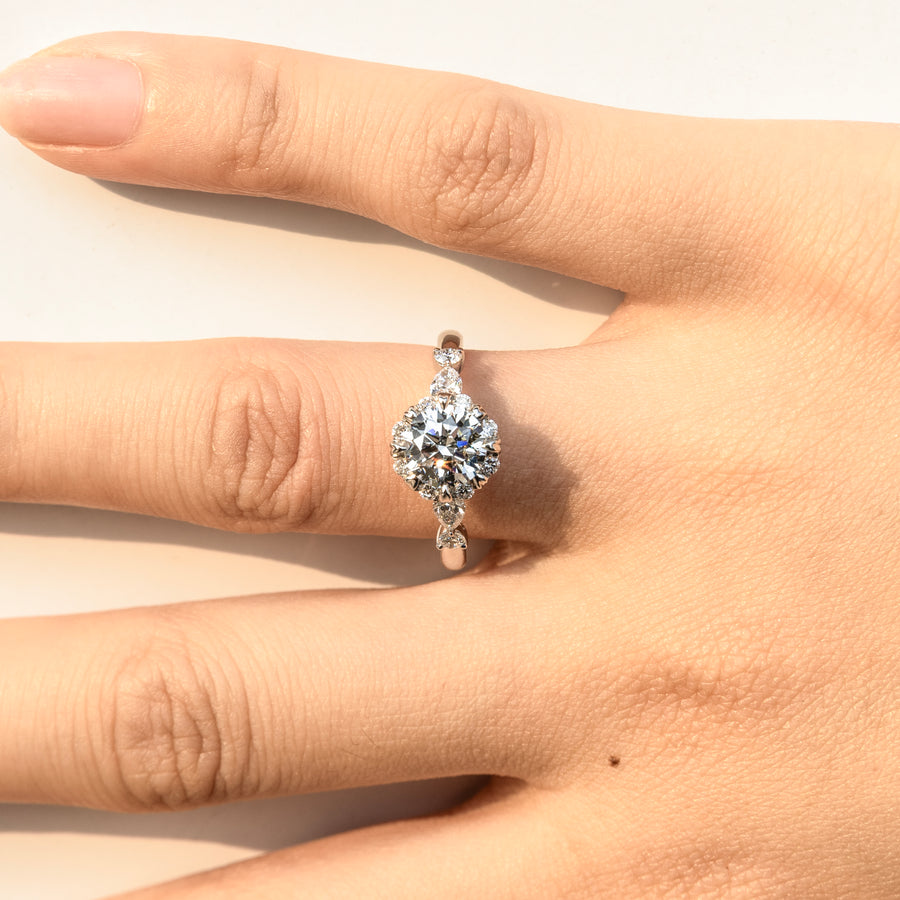 Luminous Wreath Diamond Ring